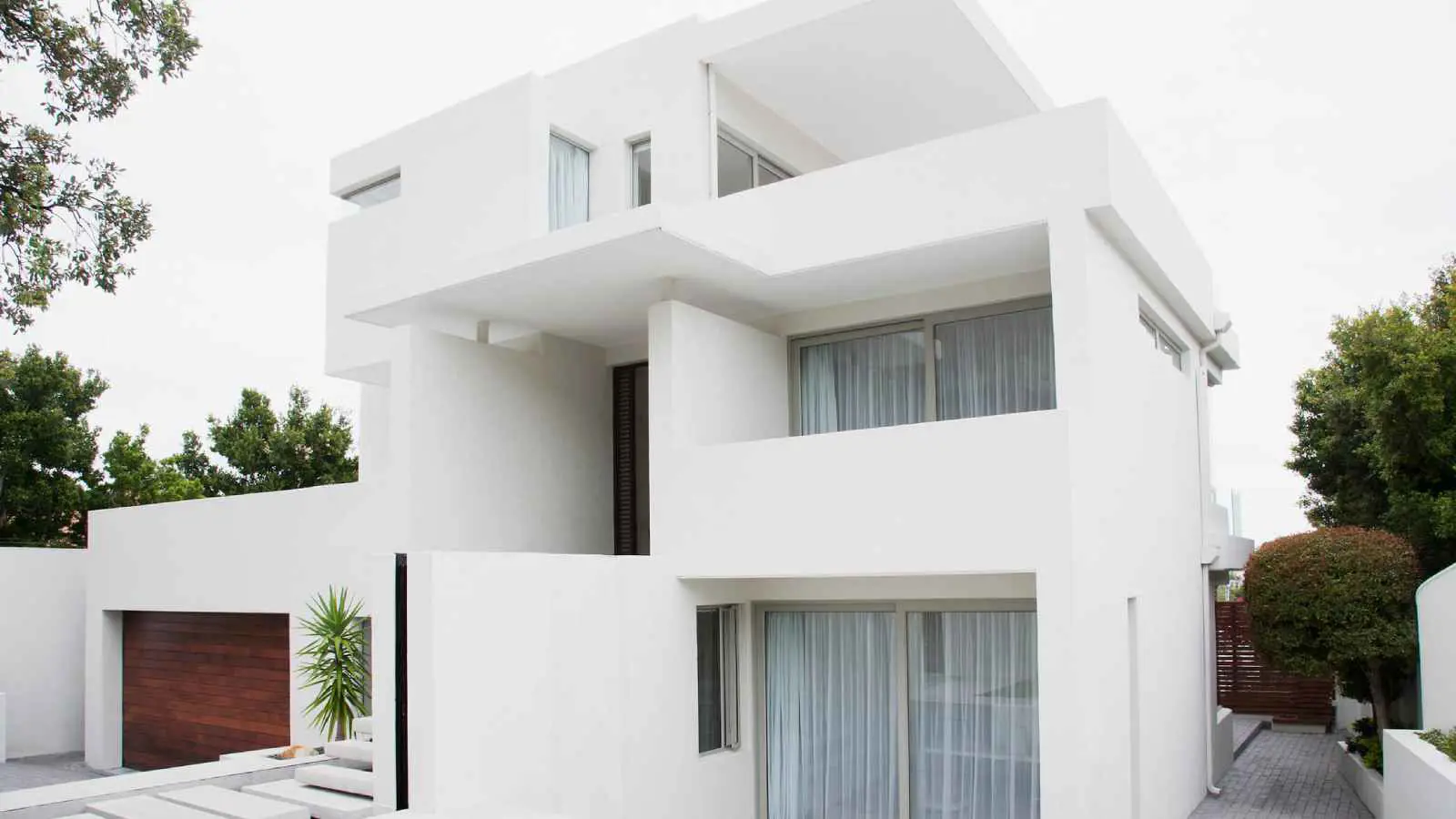 تقنية طلاء الأسطح بالأبيض.. حل فعّال لموجات الحر