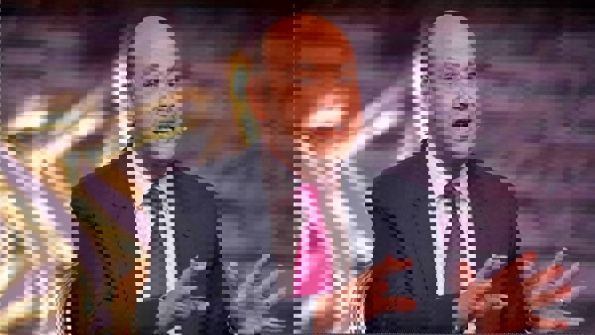 لسبب غريب.. عامل يحاول اقتحام منزل عمرو أديب