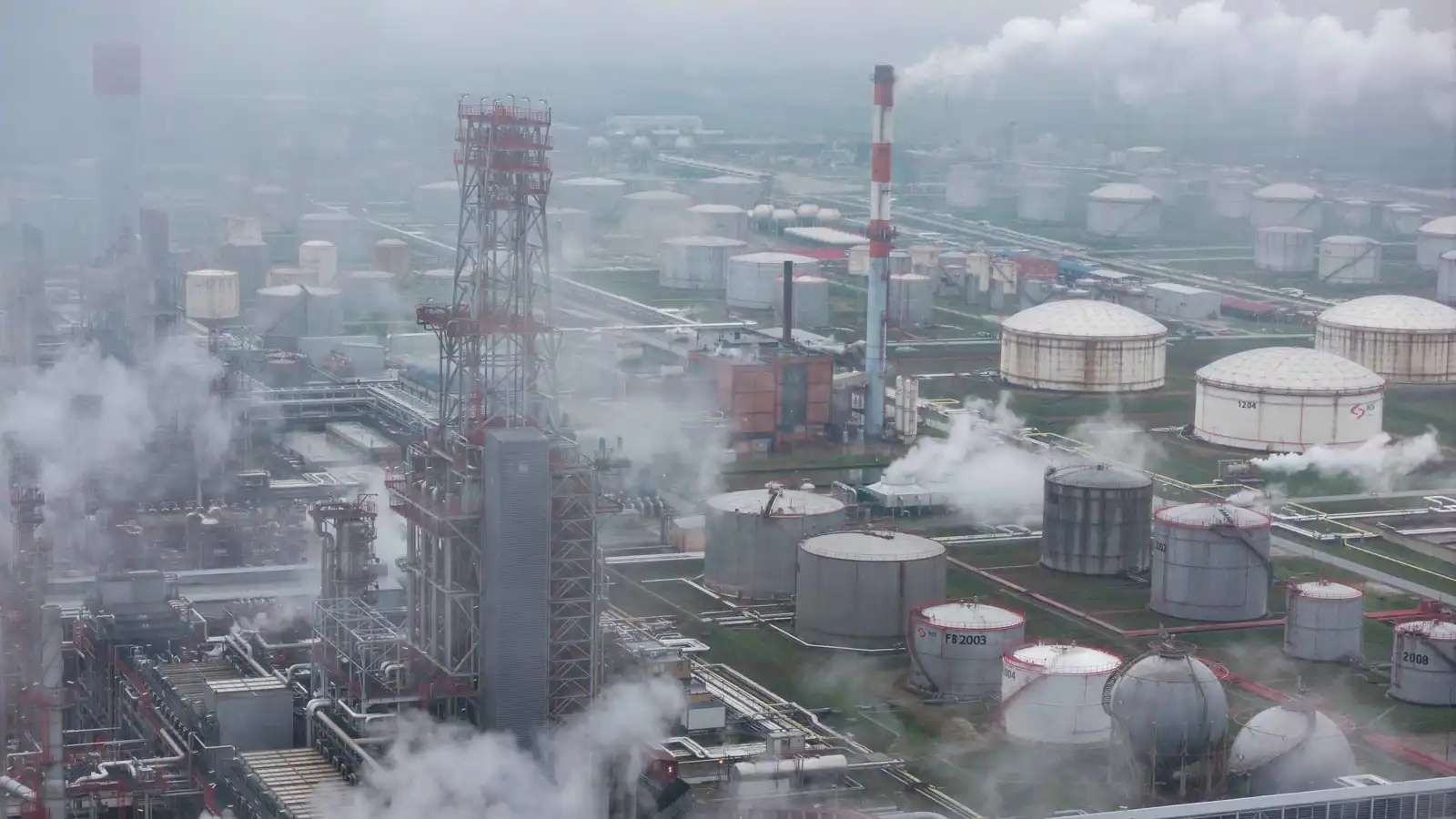 "الضربة المزدوجة".. بريطانيا تعيد هندسة عوائد النفط الروسي