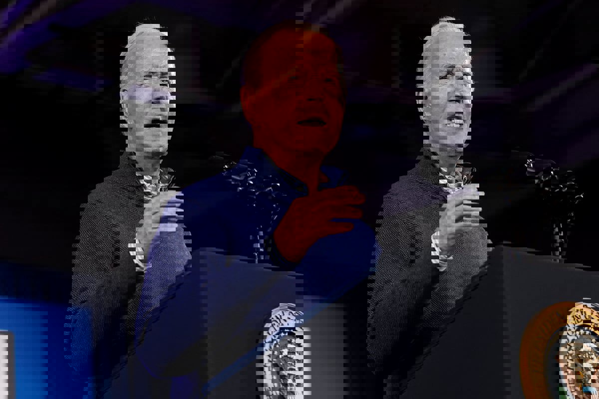 ترامب يثير غضب بايدن بلقاء "صديقه العزيز"