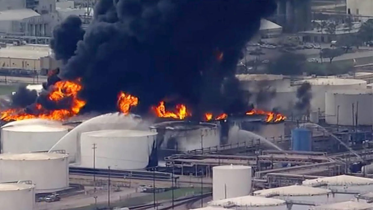 حريق في مجمع بتروكيماويات بولاية تكساس الأمريكية