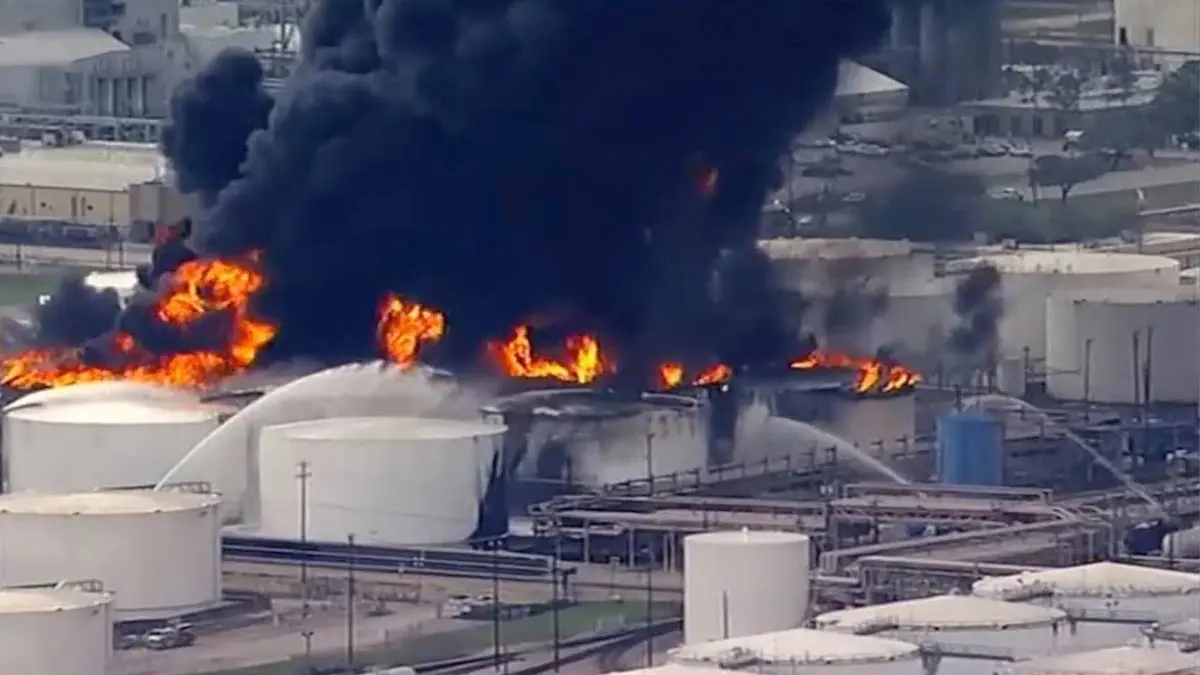 حريق في مجمع بتروكيماويات بولاية تكساس الأمريكية