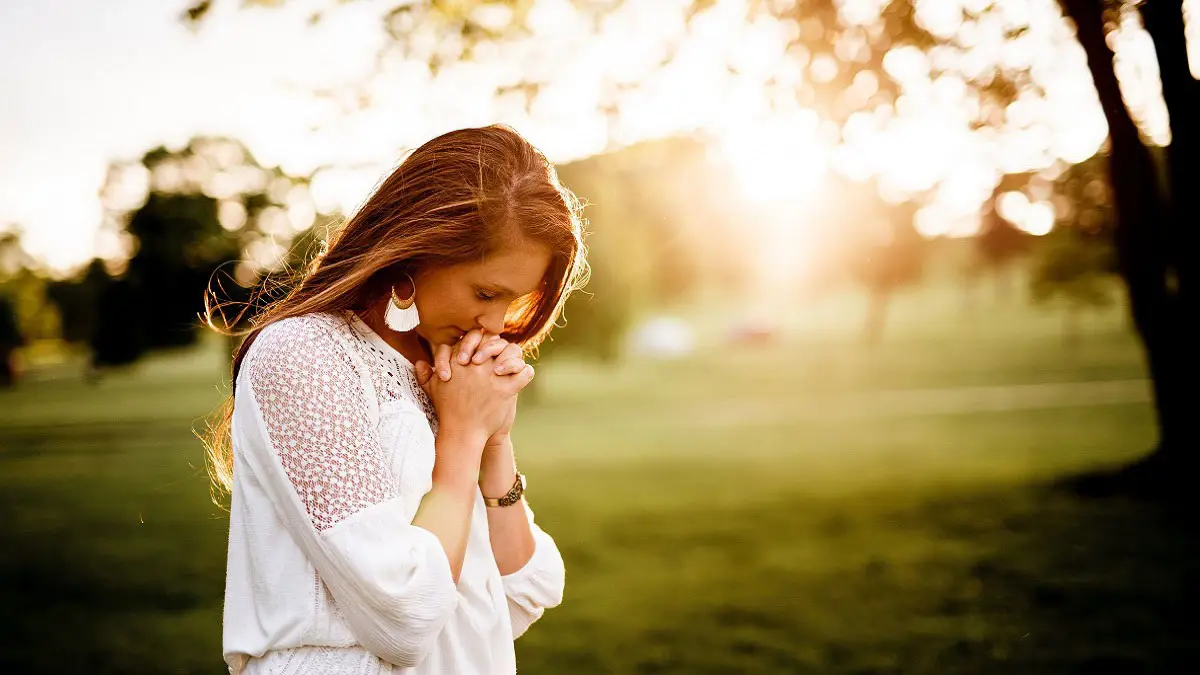 استطلاع: الفقراء أكثر ارتباطا بالدين