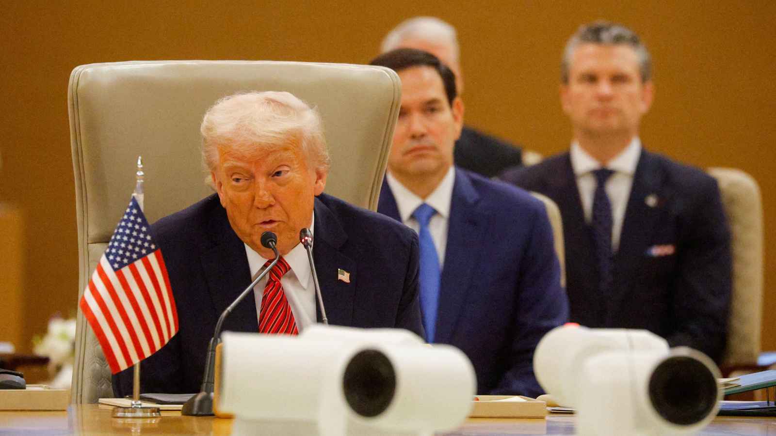 ترامب يحضّ على تطبيق العقوبات ضد إيران بحزم