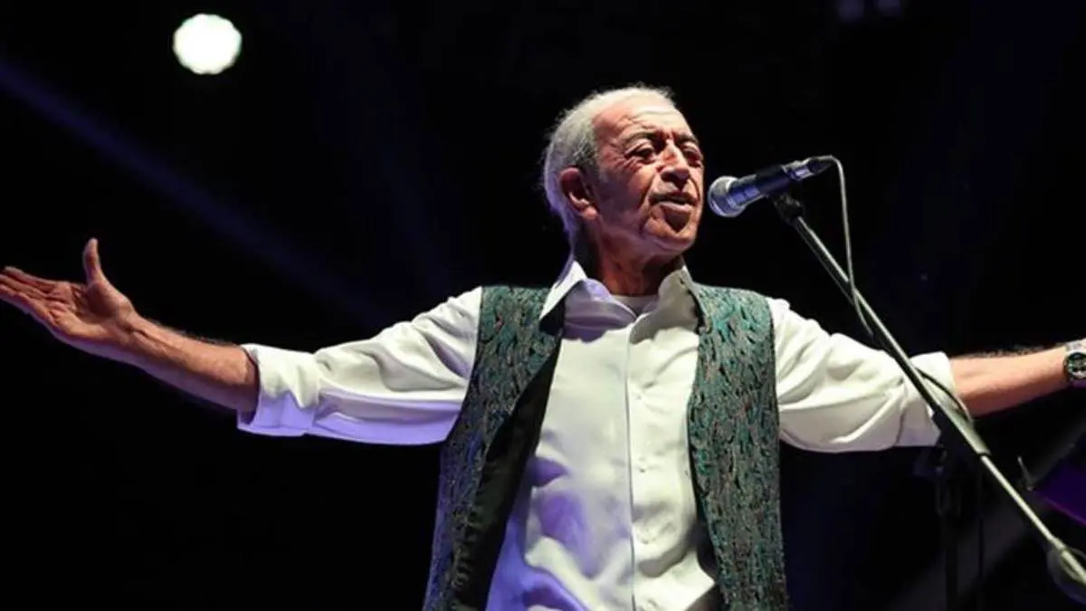 وفاة المغني التركي أديب أكبايرام عن 75 عاما