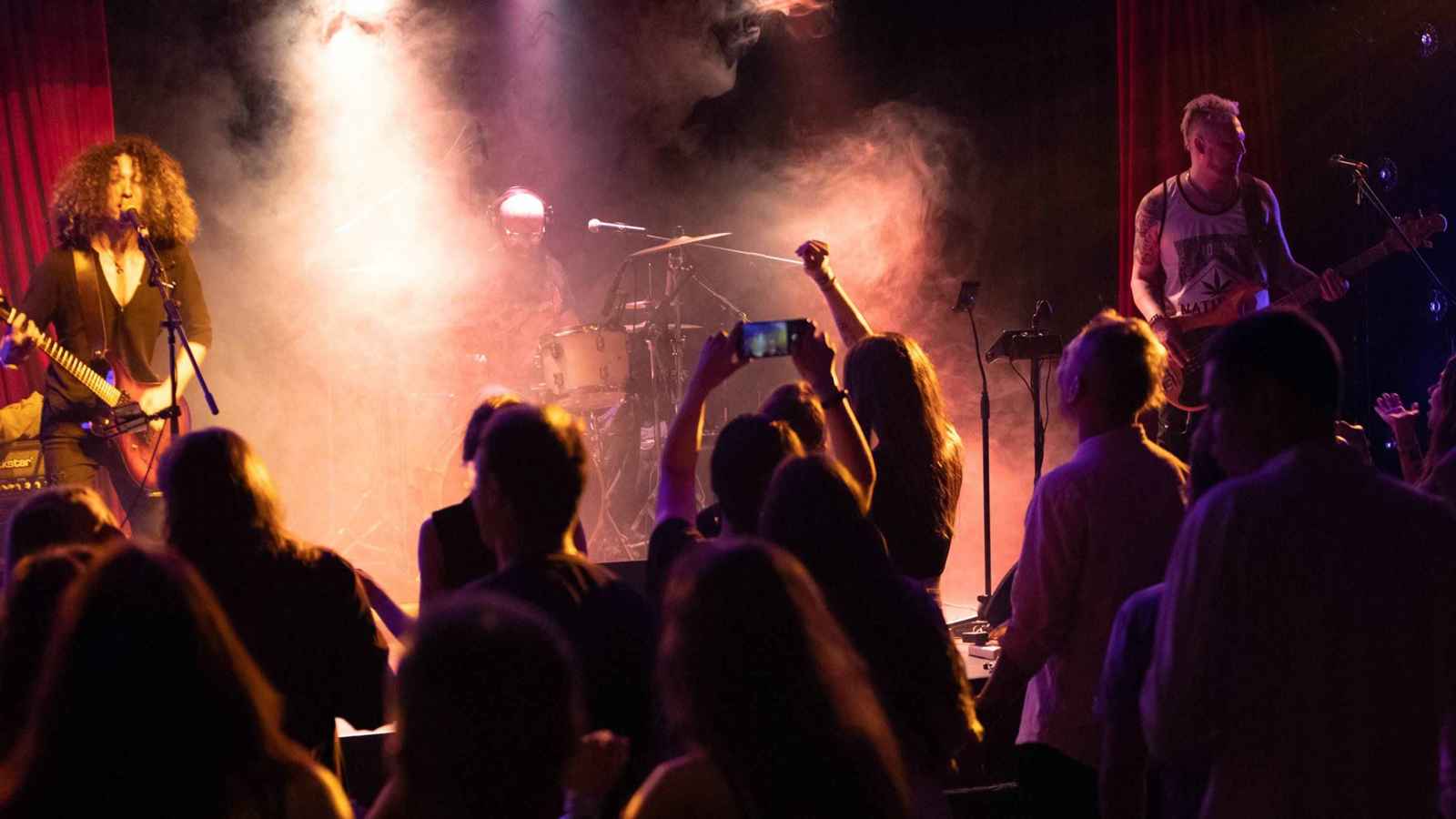 فرقة موسيقية روسية تزور العراق بطريقة تثير الاستغراب