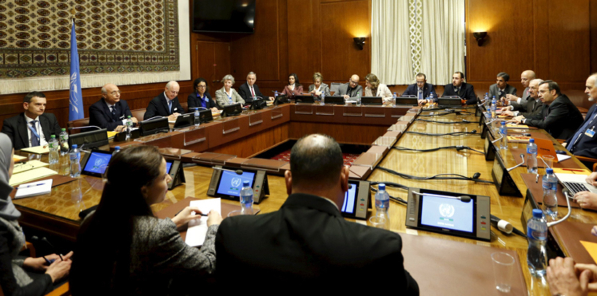 المعارضة السورية تهدد بالانسحاب من جنيف بعد لقاء دي مستورا