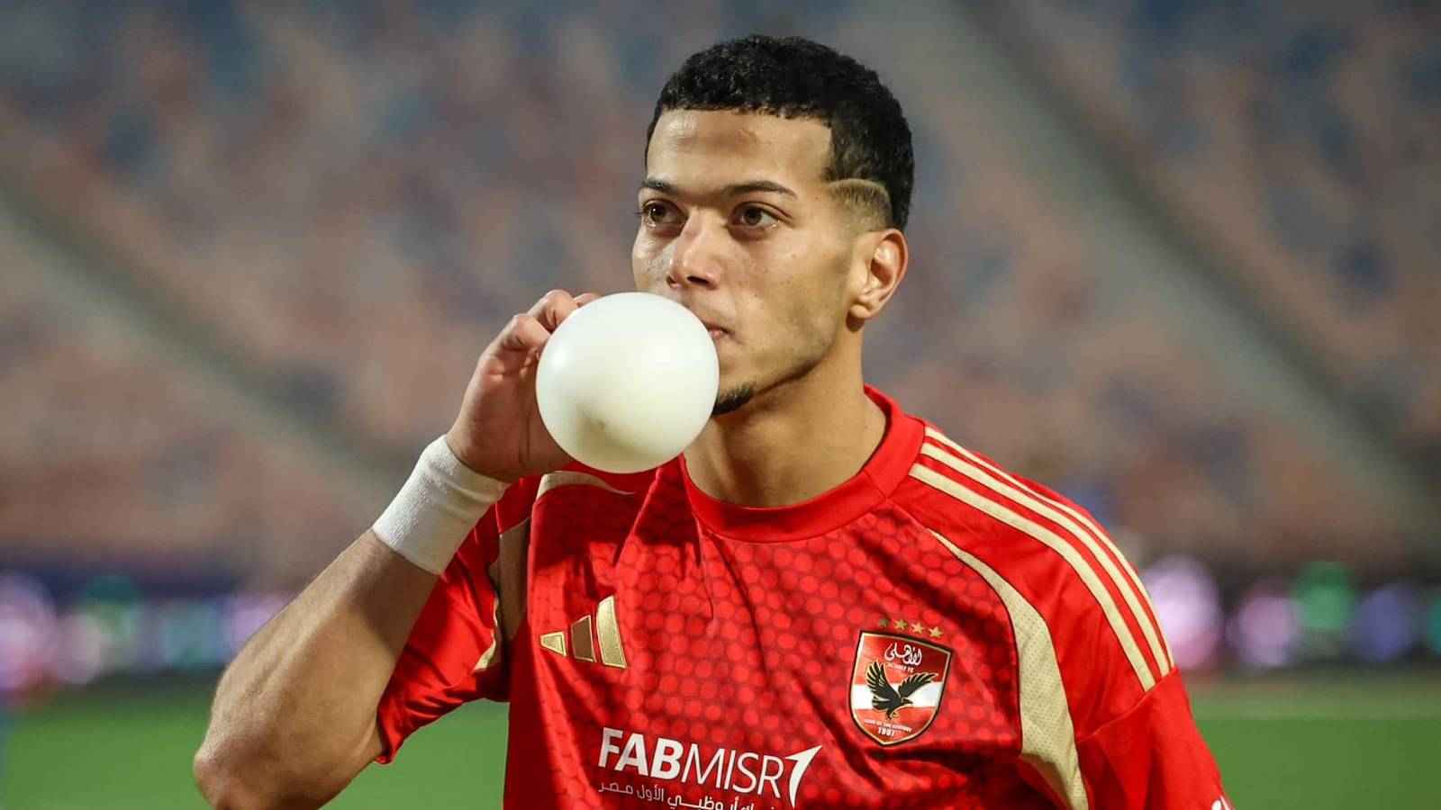 "اللي على راسه بطحة".. أغرب تعليق من عدلي القيعي حول احتفال إمام عاشور (فيديو)