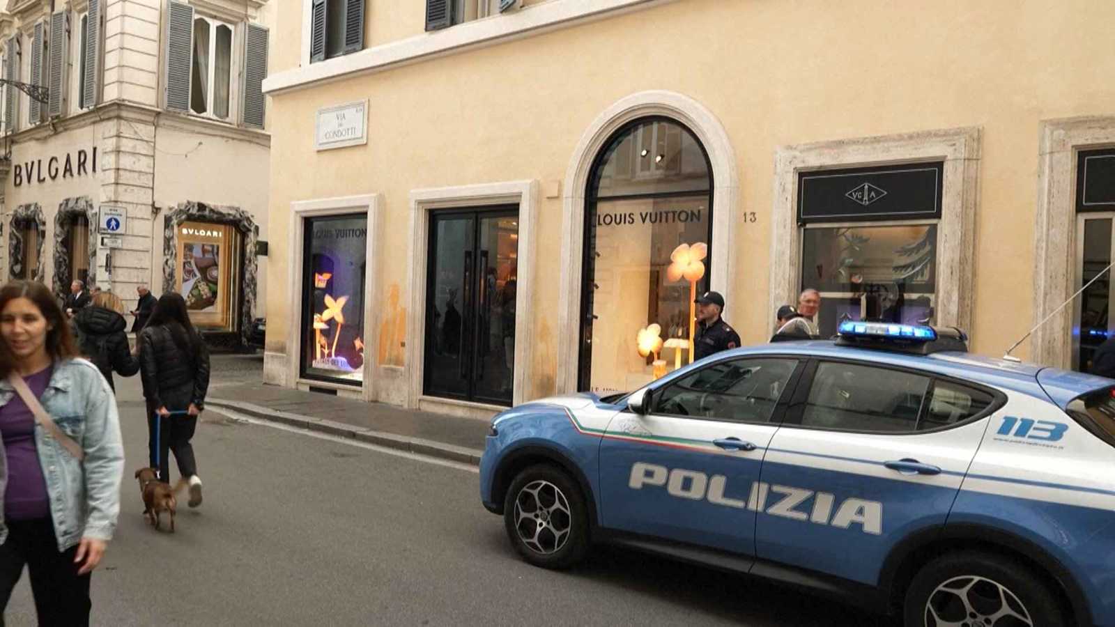 سطو كبير على متجر شهير في روما (فيديو)