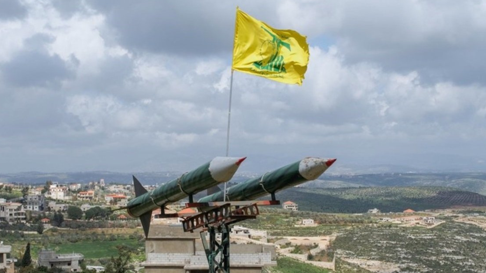 بـ"صواريخ نوعية".. حزب الله يستهدف قاعدة جوية جنوبي تل أبيب