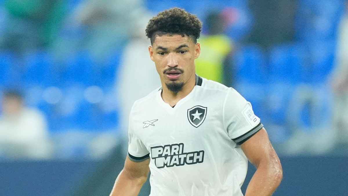 الاتفاق السعودي يستهدف التعاقد مع مدافع أولمبيك ليون الفرنسي