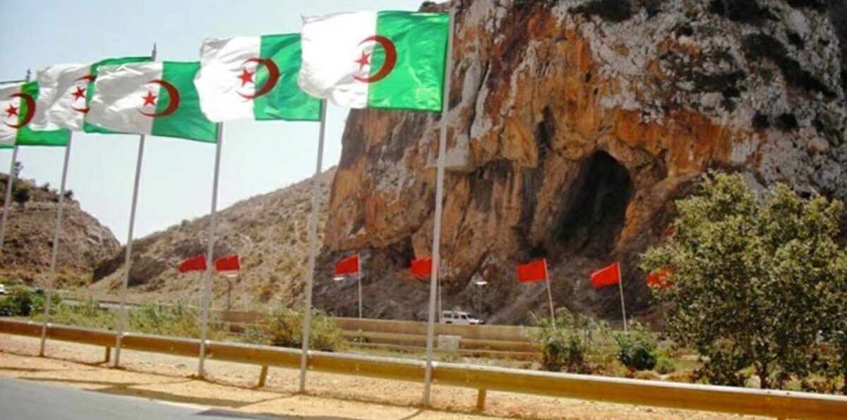 للمرة الثانية خلال 23 عامًا.. الجزائر تفتح حدودها مع المغرب لغايات إنسانية