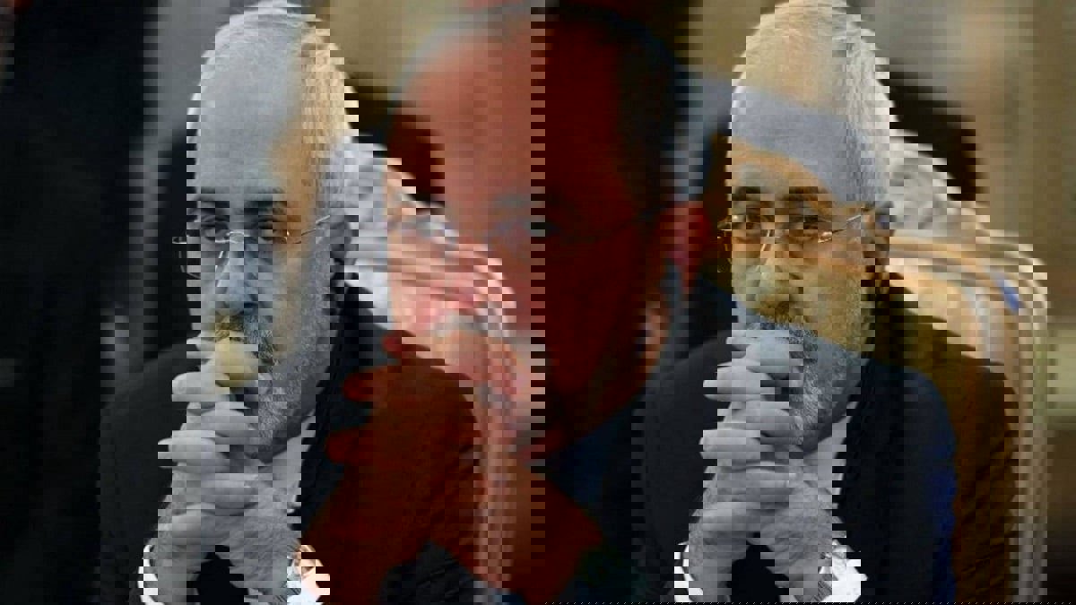 عشية وصوله إلى بغداد .. عراقيون يرفعون شعار "ظريف غير مرحب بك"