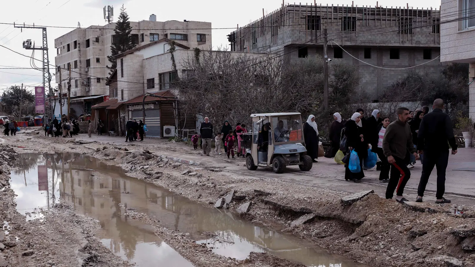 تعرض للتدمير والتهجير.. صدمة في مخيم جنين