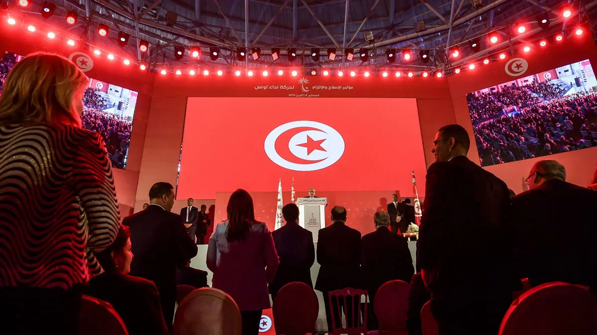 بعد احتدام الأزمة.. الحكومة تحسم الصراع بين "رأسي" نداء تونس