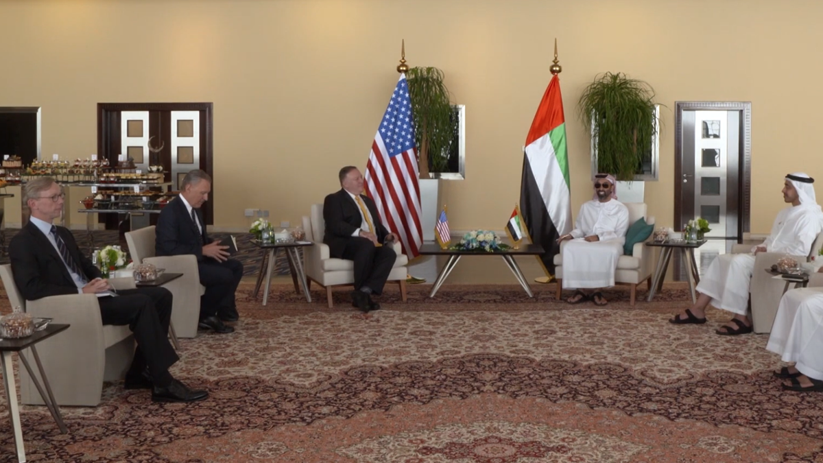 الخارجية الأمريكية: بومبيو يبحث مع مسؤولين إماراتيين وقف إطلاق النار في ليبيا