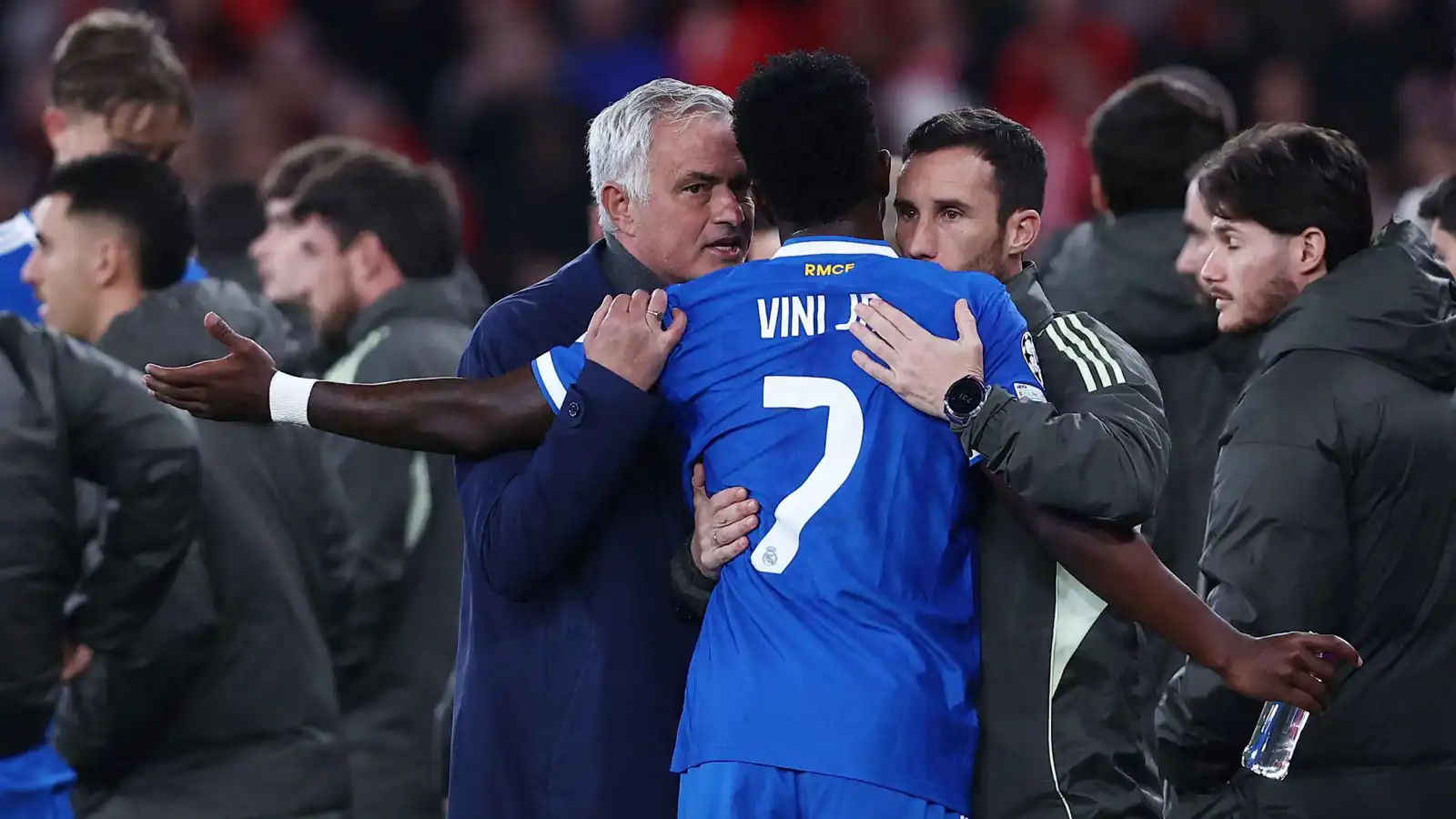 نرجسي وغير إنساني.. أسطورة فرنسا يشن هجوما حادا على مورينيو بعد أزمة فينيسيوس