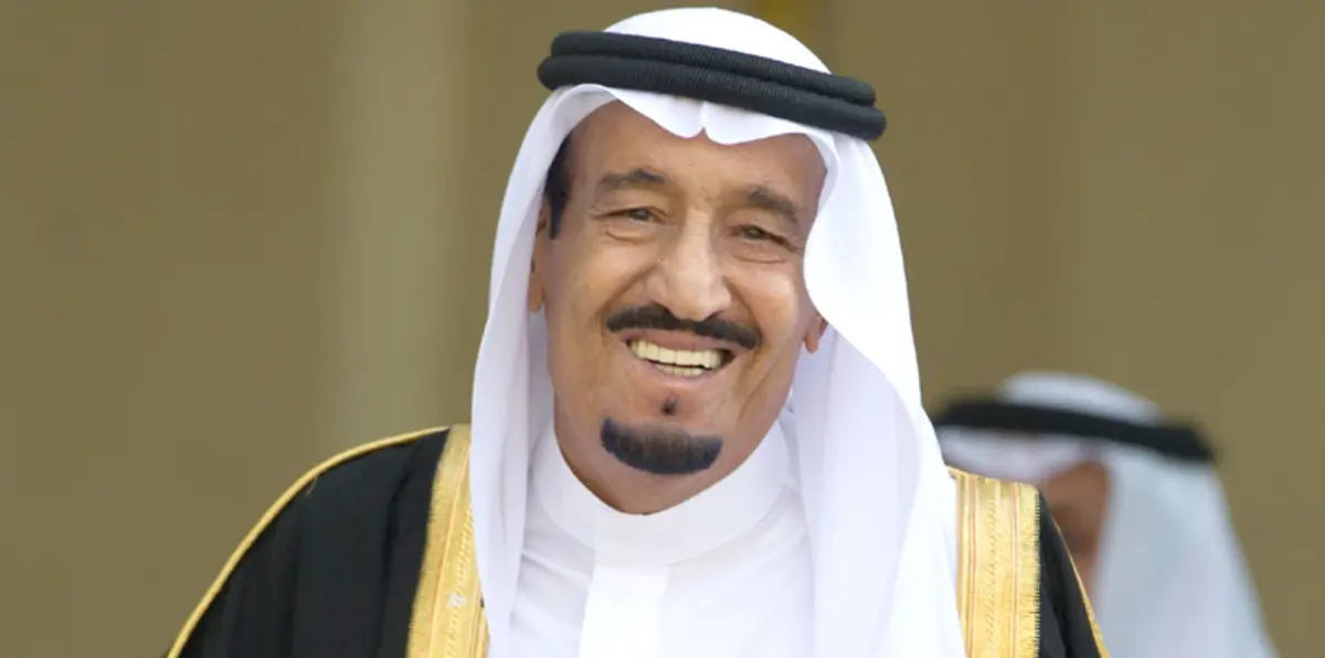 الملك سلمان يكافئ موظفين كشفوا مخالفات مالية بمؤسسات سعودية