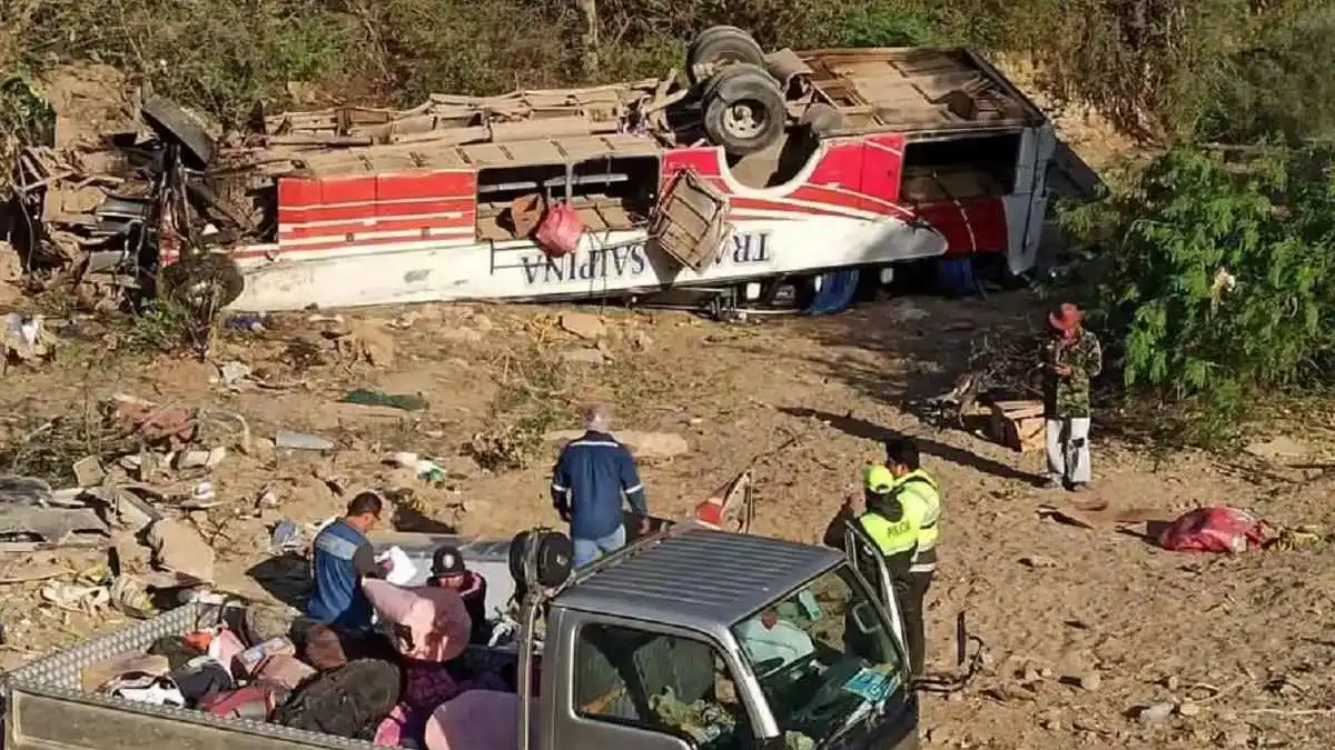 11 قتيلا في حادث حافلة صغيرة سائقها قاصر