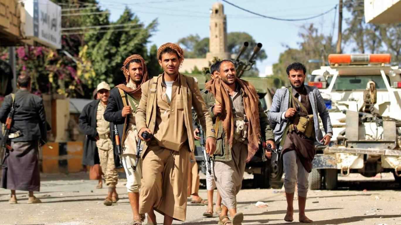 "الولاء بالإكراه".. كيف ينهار "العقد الاجتماعي" في مناطق الحوثيين باليمن؟