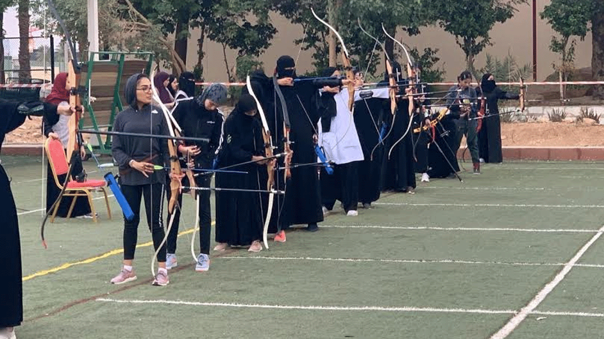 السعودية تنظم أول بطولة نسائية لرماية السهام في زمن كورونا