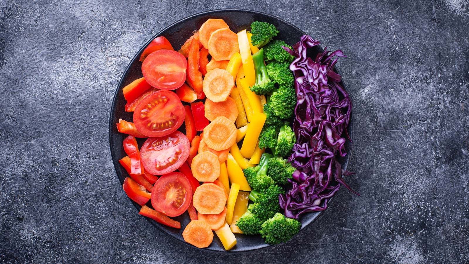 النظام الغذائي قد يحد من الخرف المبكر ويعزز صحة الدماغ