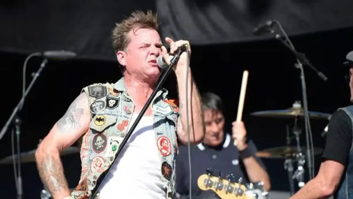 ديفيد ريتش يكشف عن إصابته بسرطان "الخلايا الحرشفية"