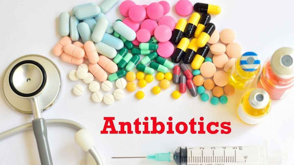 "دواء يُحيي عدوّه".. مفارقة تكشفها دراسة عن مضادات حيوية شائعة