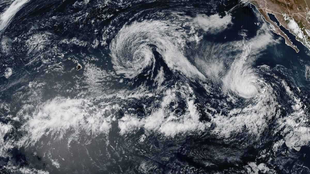 "هنرييت" تستعيد قوة العاصفة الاستوائية فوق المحيط الهادئ