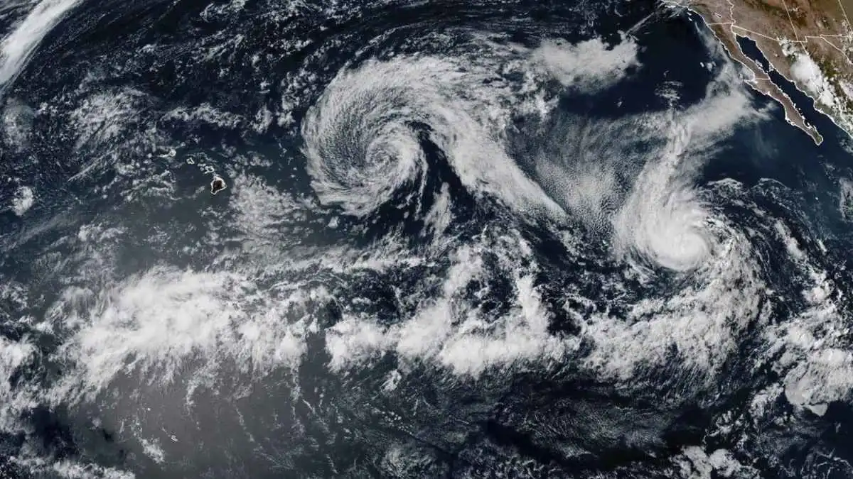 "هنرييت" تستعيد قوة العاصفة الاستوائية فوق المحيط الهادئ