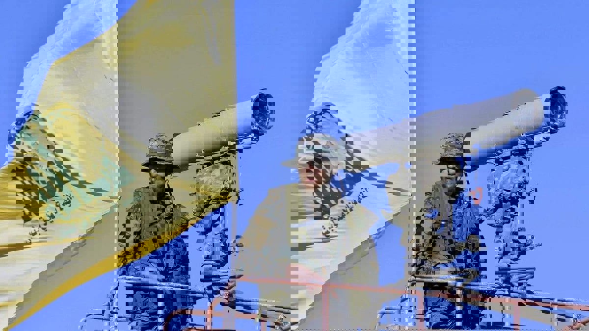 تلغراف: "حزب الله" يخزن أسلحة وصواريخ في مطار بيروت