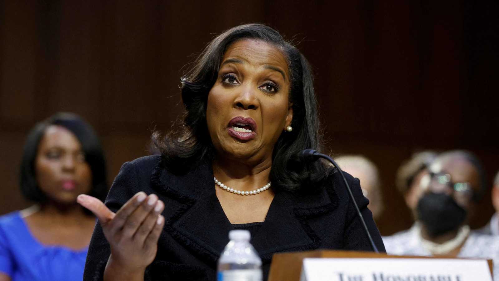 ترامب يهدد بإقالة عضوة في المجلس الاحتياطي للسيطرة على "المركزي"