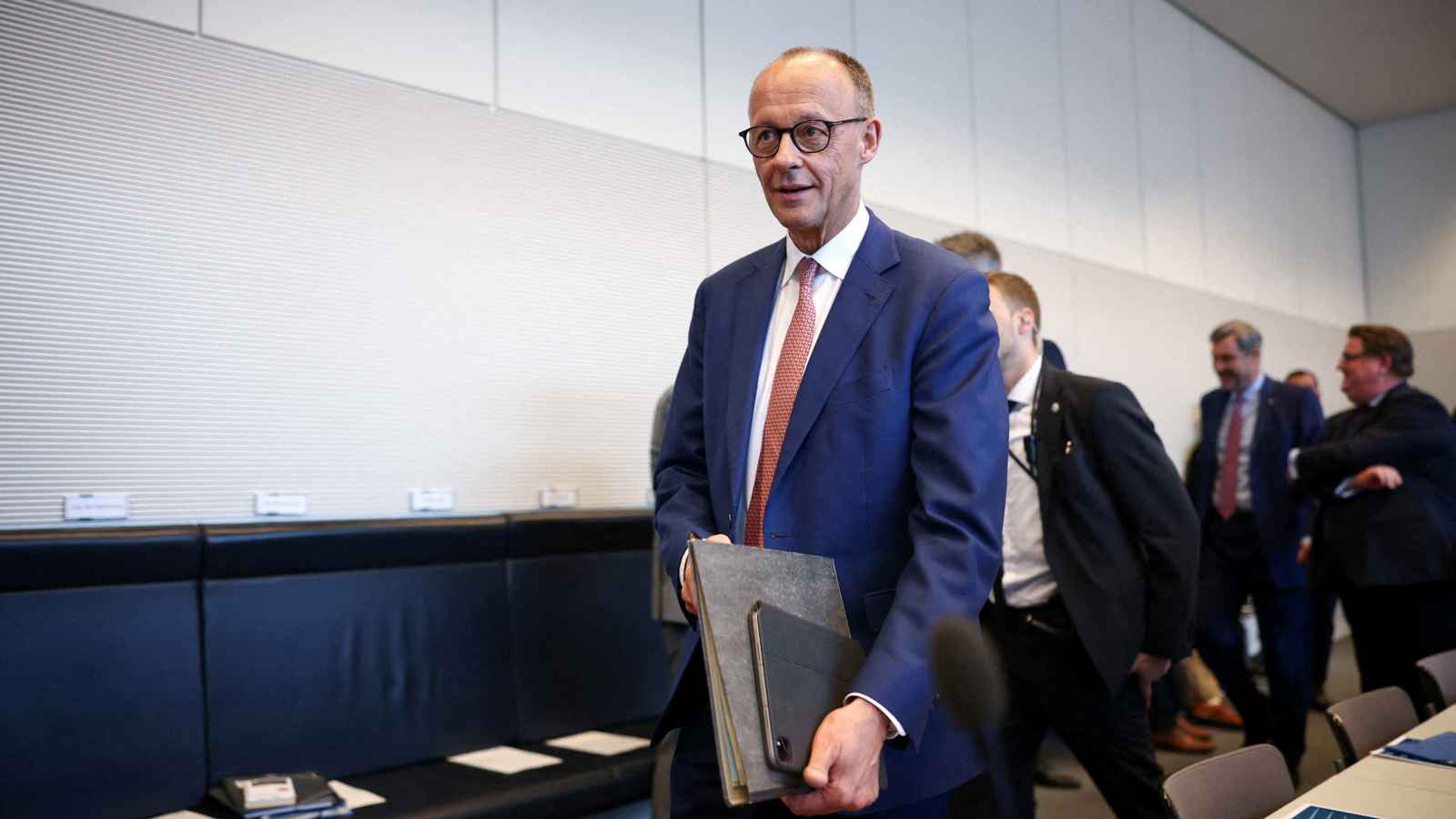 ميرتس يؤدي اليمين اليوم مستشارا لألمانيا