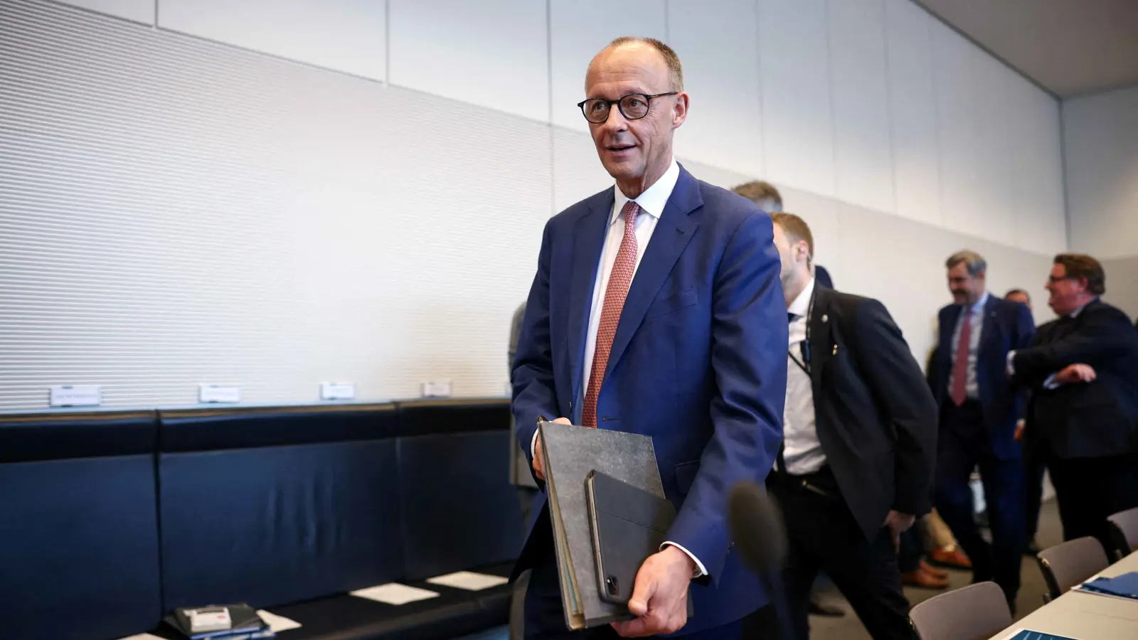 ميرتس يؤدي اليمين اليوم مستشارا لألمانيا