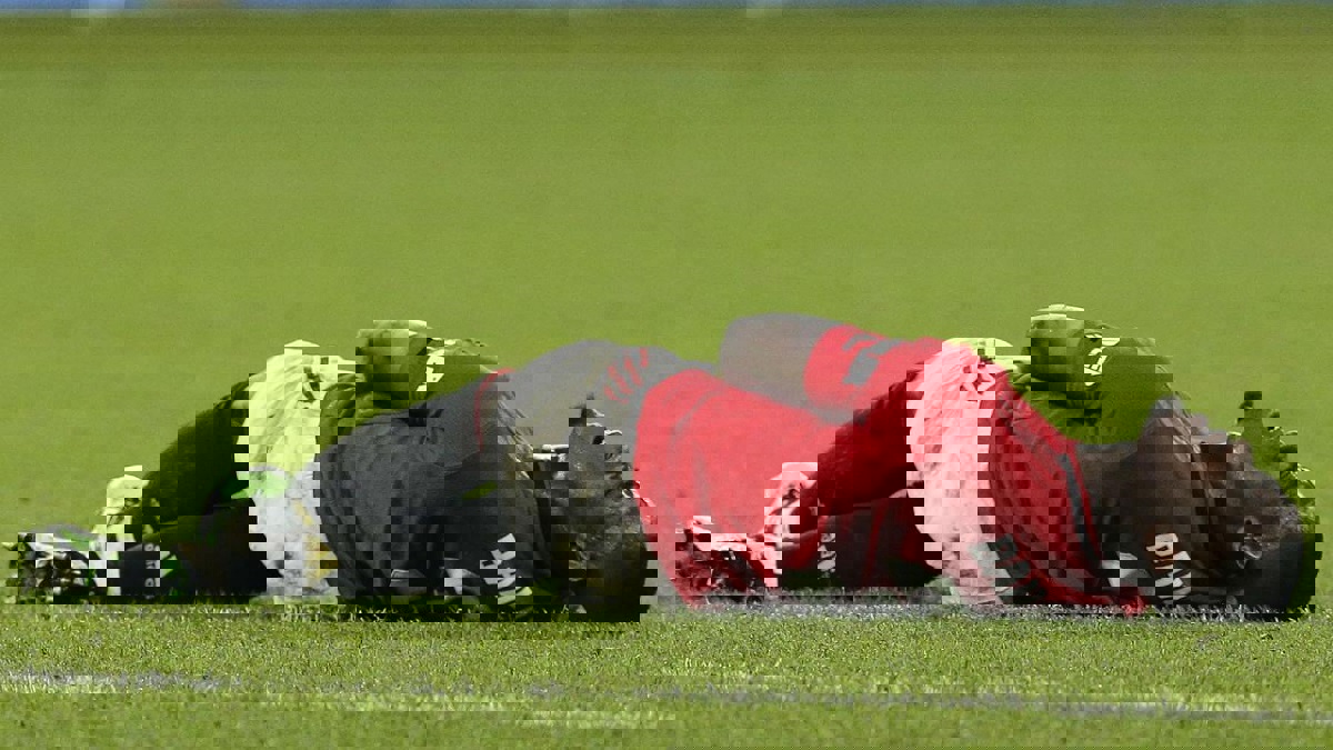 كشف مدة غياب إيريك بايلي عن مانشستر يونايتد