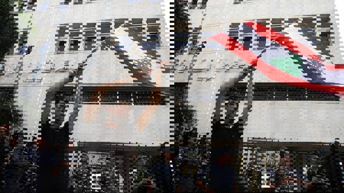 خبراء: سبيل لبنان الوحيد للخروج من الأزمة‎ اتفاق مع صندوق النقد الدولي