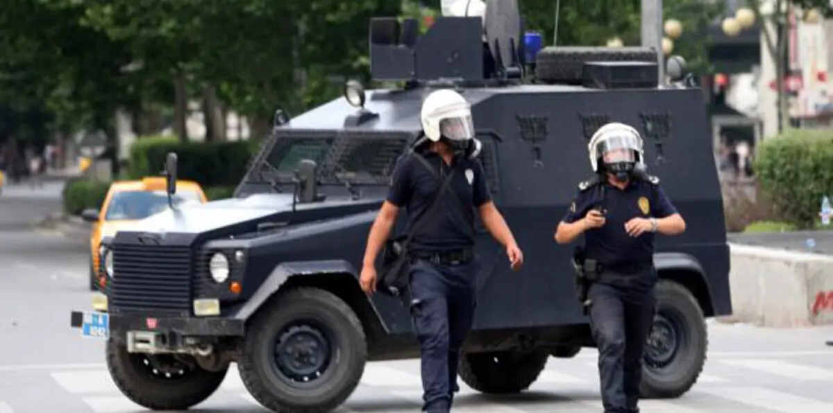 الشرطة التركية تفتش مكاتب تتبع لأنصار فتح الله غولن