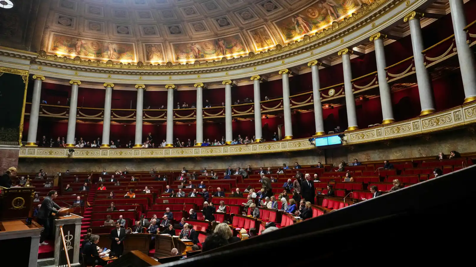 فرصة للمتطرفين.. ميزانية 2026 في فرنسا تُضعف يمين الوسط