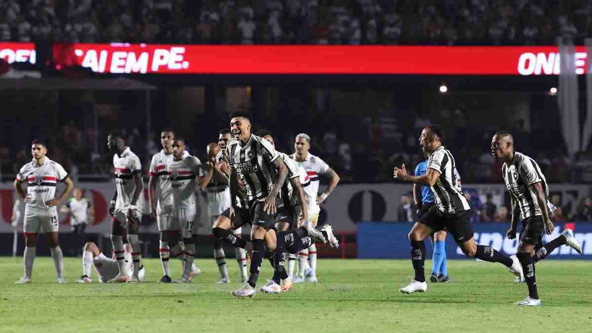 نذير الخسارة.. سقوط منطاد ساو باولو قبل موقعة بوتافوغو (فيديو)