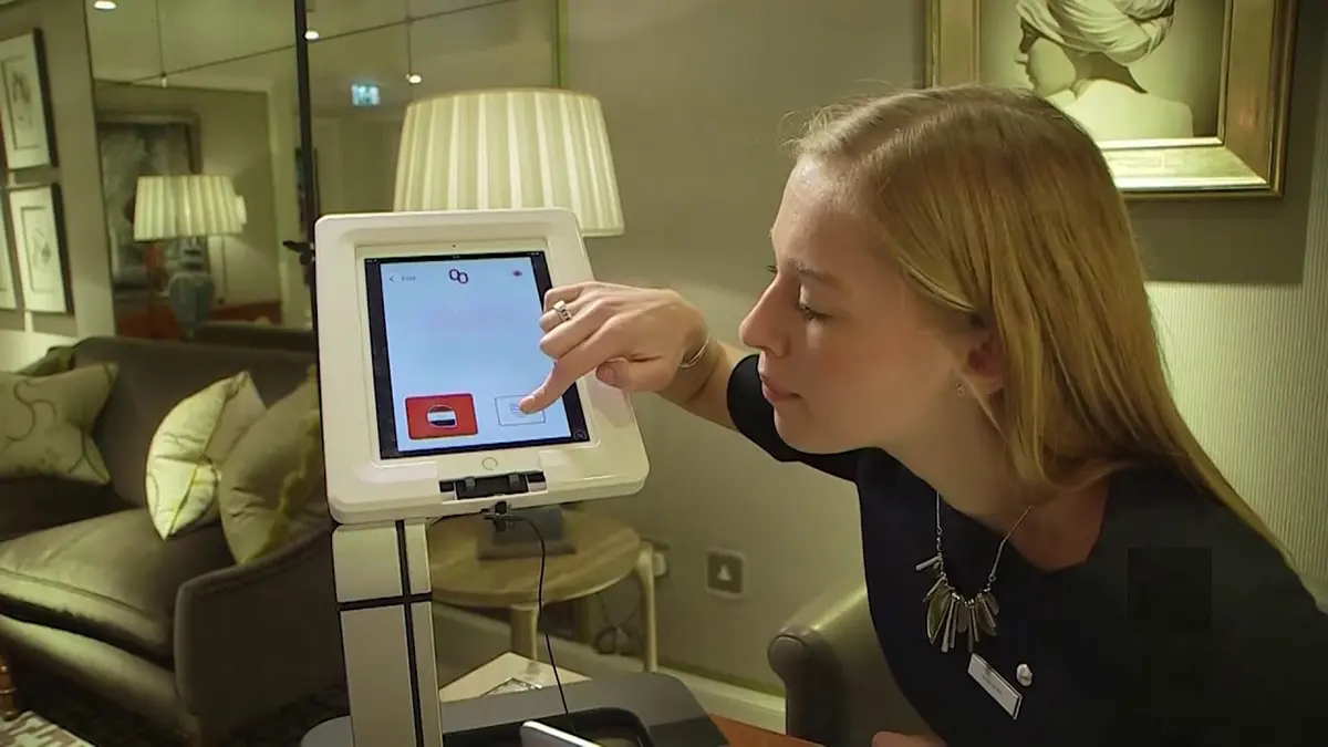 مساعد "غوغل" الذكي سيجعلك تفهم أي لغة بسهولة (فيديو)