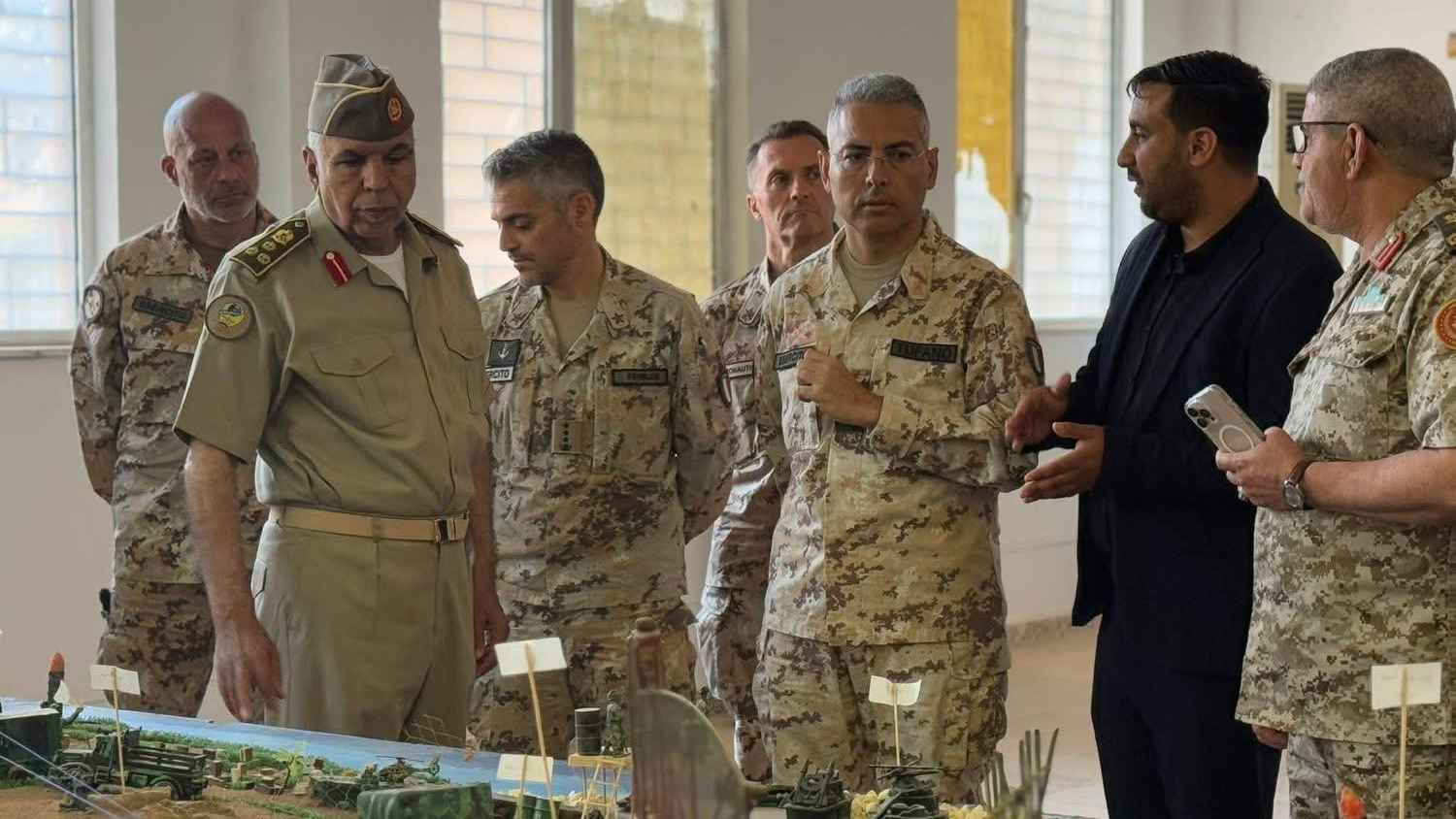 "لا تحمل مهجّرين".. ما حقيقة الطائرة التي هبطت في مصراتة الليبية؟