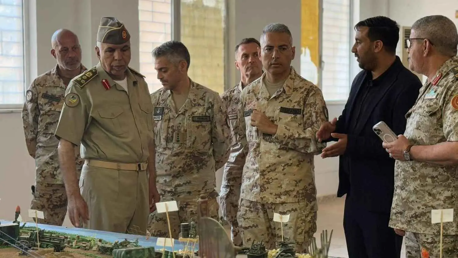 "لا تحمل مهجّرين".. ما حقيقة الطائرة التي هبطت في مصراتة الليبية؟