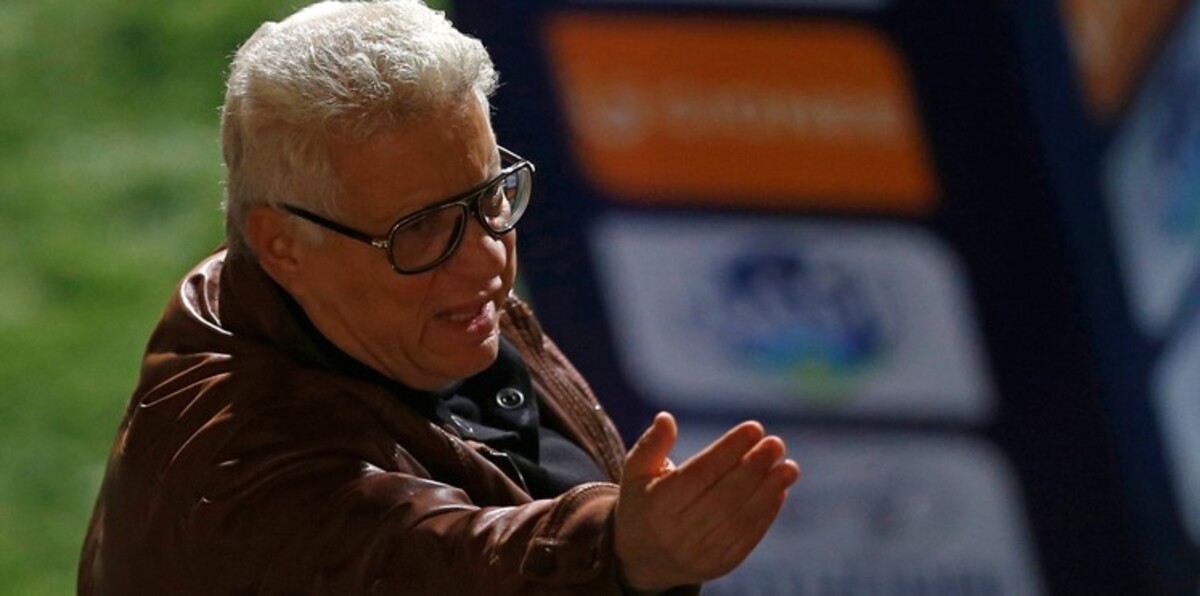 الزمالك ينوي الإطاحة بمحمد حلمي.. ولاعب الأهلي يشتكي لمرتضى منصور