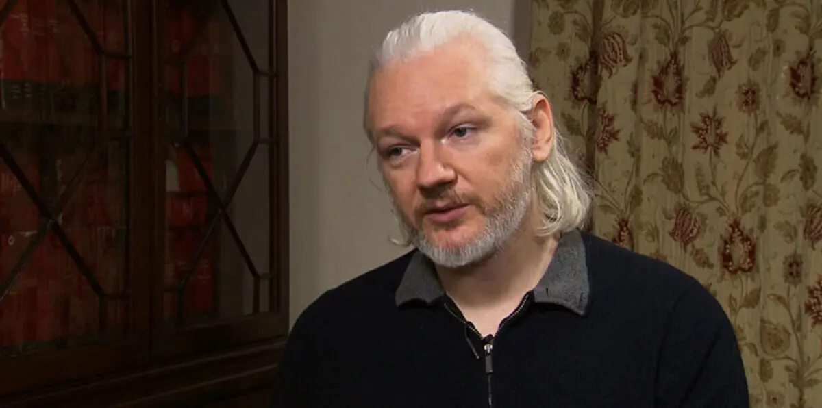 بعد تسريب وثائق كلينتون.. قطع الإنترنت عن مؤسس ويكيليكس