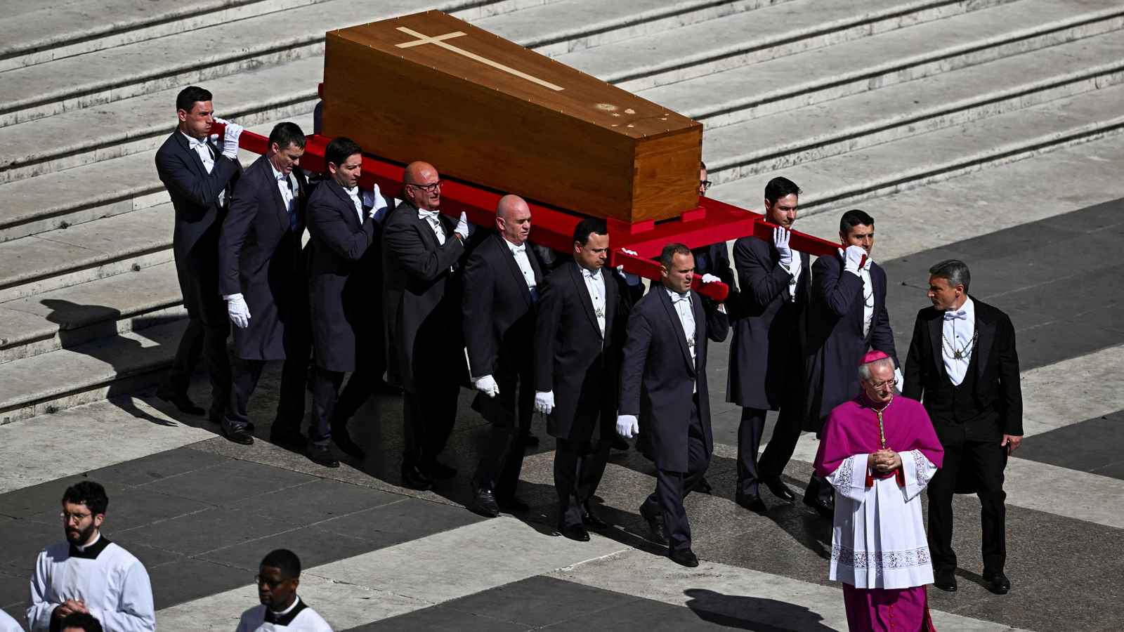 بدء مراسم جنازة البابا فرنسيس في الفاتيكان (فيديو وصور)