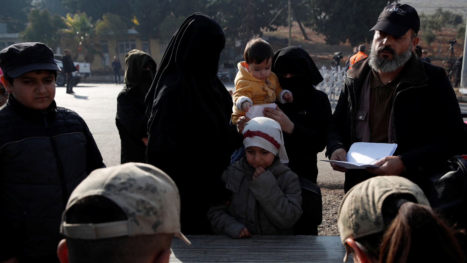 700 طلب تحت الدراسة.. جدل في فرنسا حول مصير اللاجئين السوريين