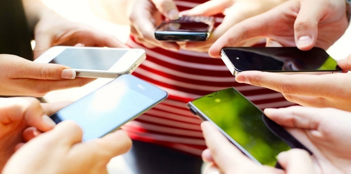 أول دراسة حكومية تكشف عن صلة بين الهواتف الذكية ومرض السرطان