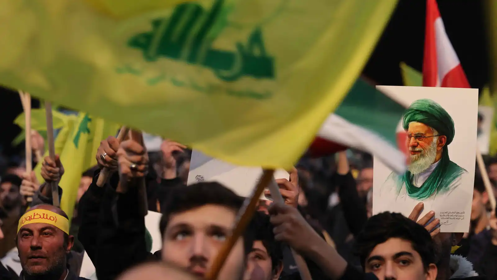 خبراء: "بيروت تحترق" وحزب الله ينتظر أمر التهدئة من إيران