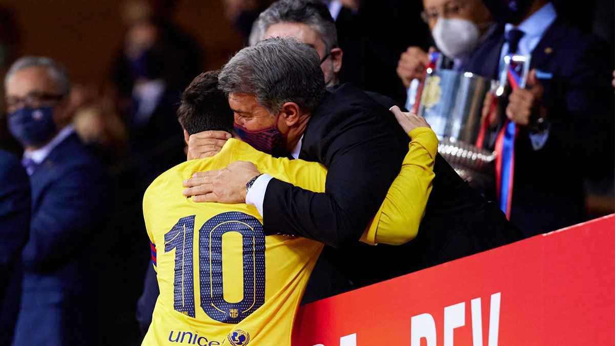 رفض مصافحتي.. لابورتا يكشف عن تدهور علاقته مع ميسي 