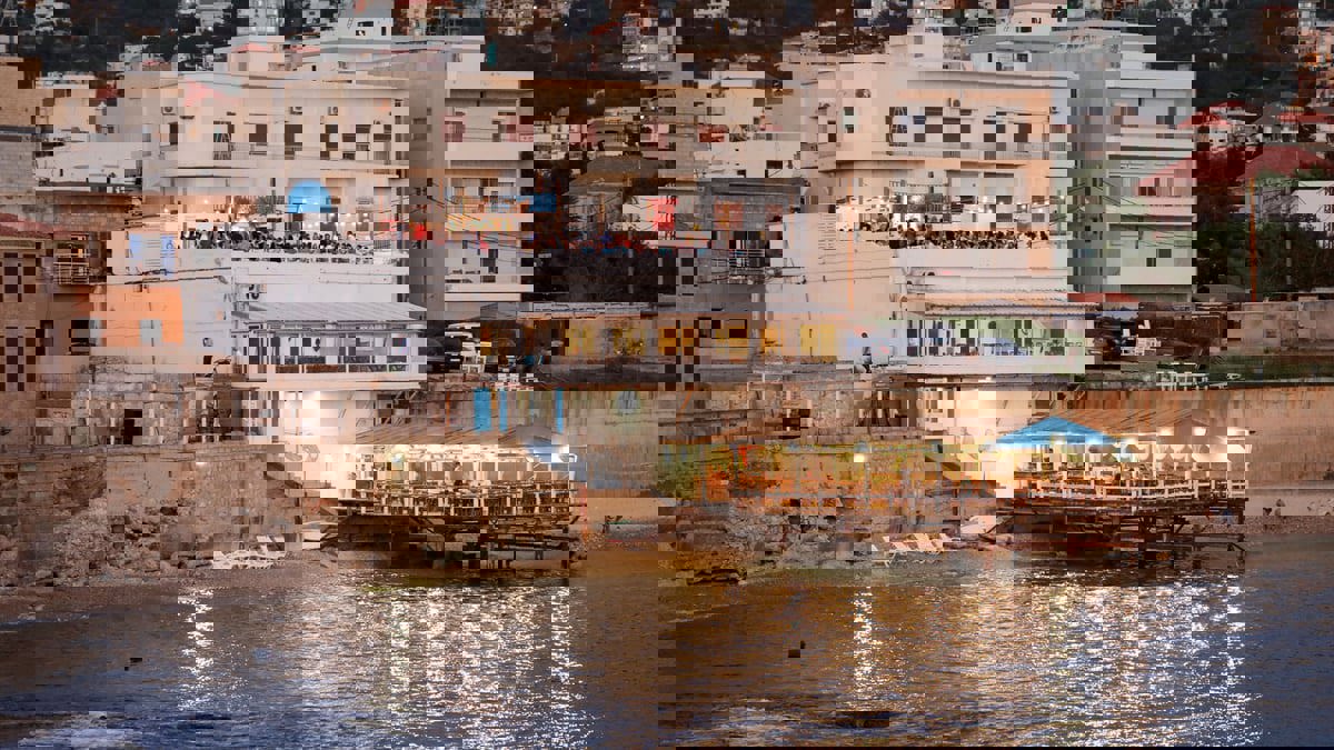 مدينة البترون اللبنانية تزدهر سياحيا رغم الأزمات الطاحنة